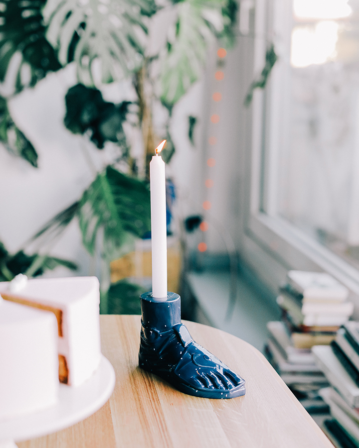 Подсвечник керамический синий "Нога в сандалии" Hestia Krepis DOIY  253253 Синий  - Вид №1