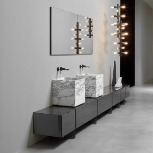 Квадратный умывальник из натурального камня