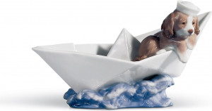 10668990 LLADRO Фигурка Lladro "Бумажный кораблик" 17x10см Фарфор