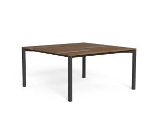 Деревянный квадратный садовый стол