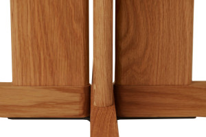 Квадратный дубовый стол со спицами