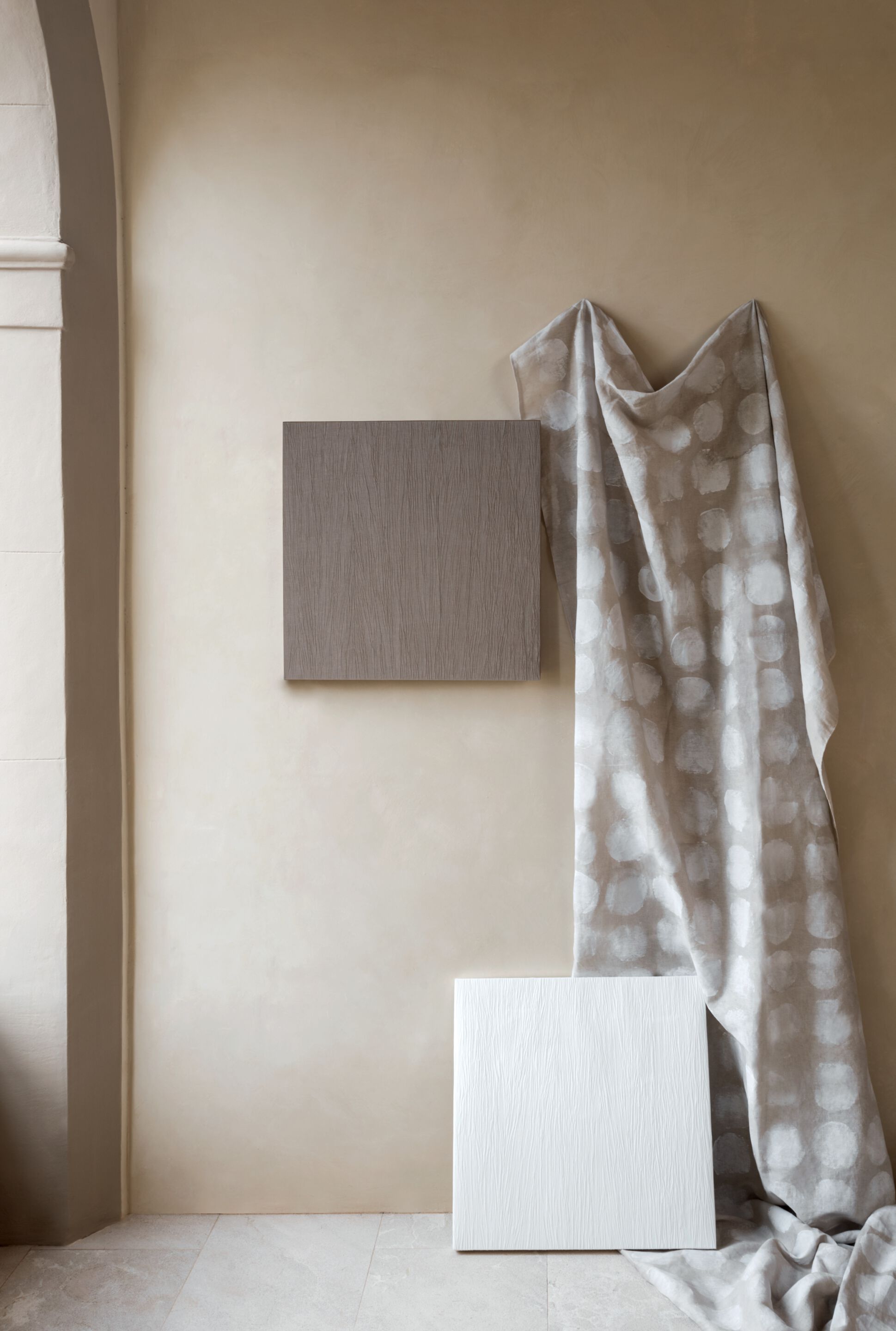 Льняная огнестойкая однотонная ткань Élitis Lin Plâtré ARCH-00092537 - Вид №8