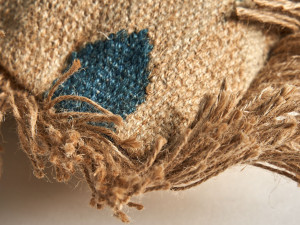 Квадратная подушка из мешковины