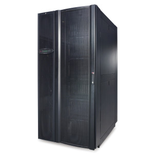 RACSC101E Система InRow SC: 1 блок InRow SC (50 Гц, 1 фаза), 1 стойка NetShelter SX 600 мм и задняя изоляция Schneider Electric