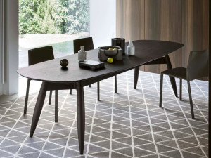 Деревянный прямоугольный стол