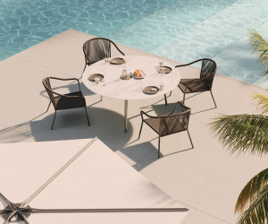 Круглый керамический садовый стол