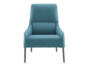 Тканевое кресло с подлокотниками