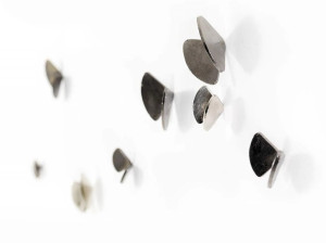 Металлическая настенная вешалка