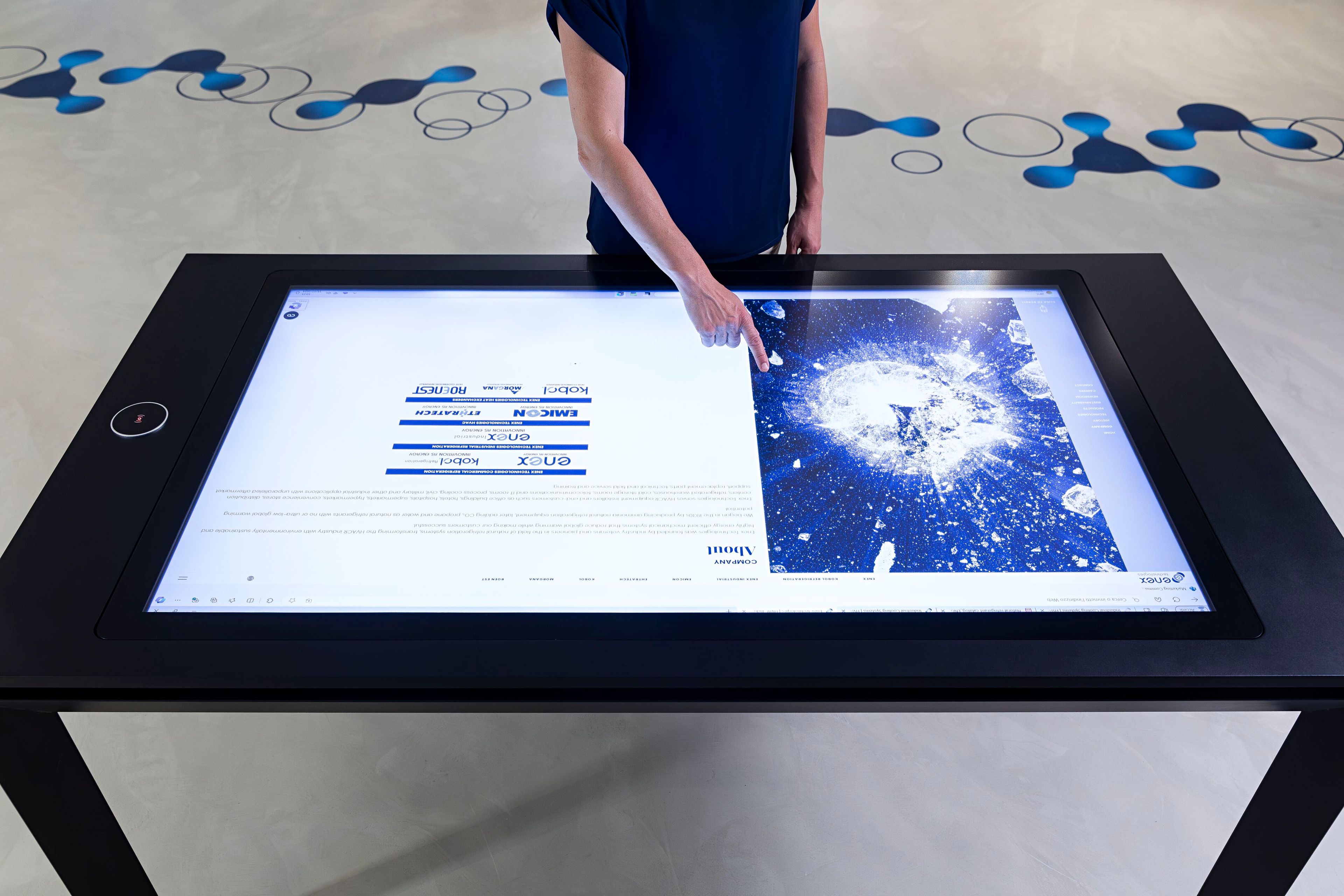 Алюминиевые и тканевые конструкции для выставочного зала ABS Group SHOWROOM ARCH-00043780 - Вид №1