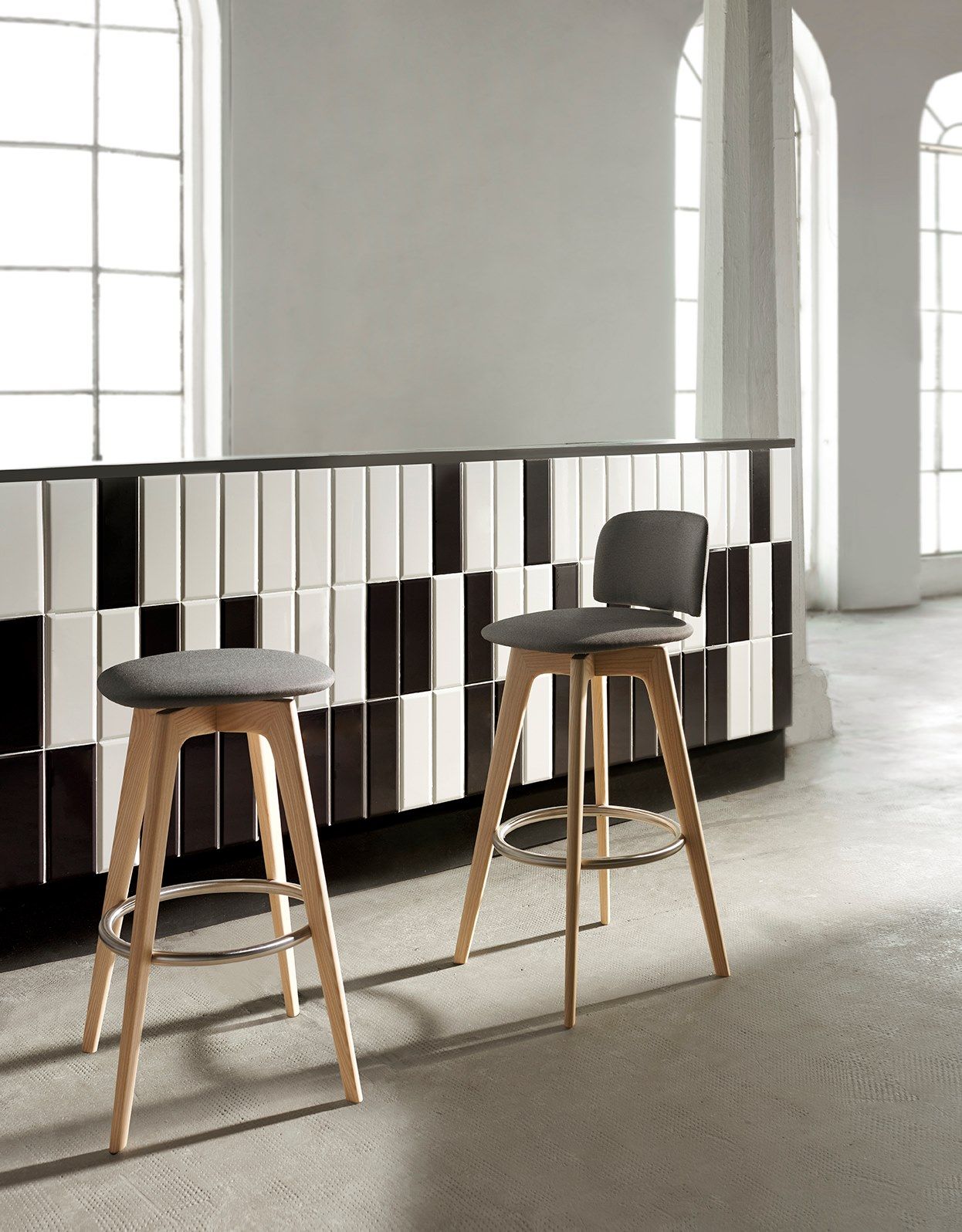 Высокий деревянный стул с мягким сиденьем Very Wood Egadi ARCH-00076122 - Вид №2