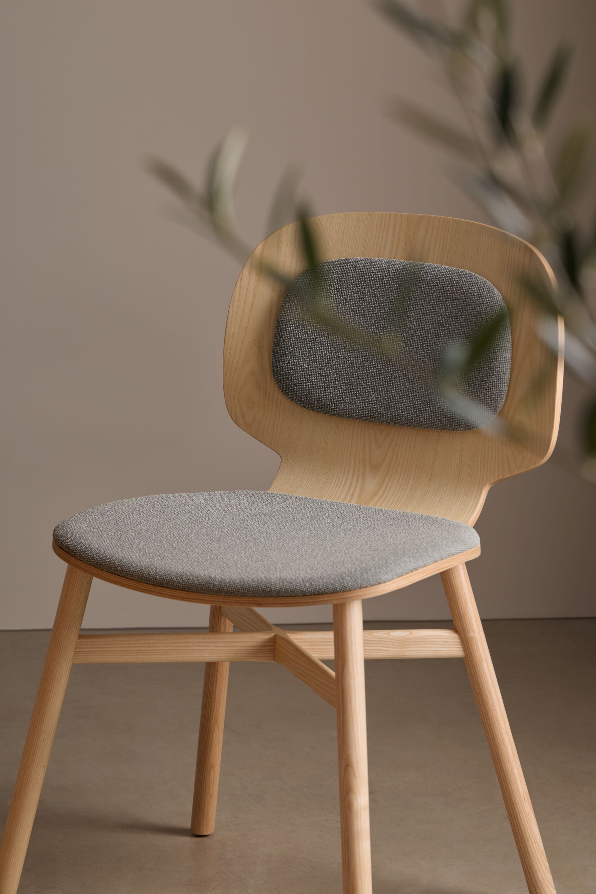 Деревянный стул с мягким сиденьем Blasco&Vila Halo ARCH-00067710 - Вид №1