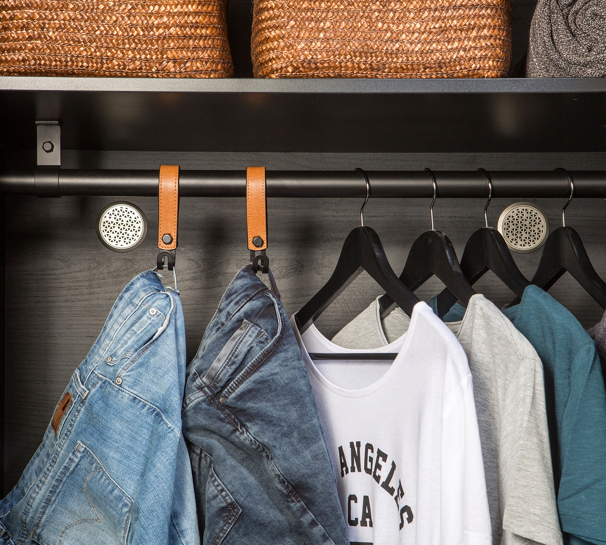 Шкаф трехстворчатый черный Dark Metal CILEK DARK METAL 00-3832563 Черный Santreyd  - Вид №2