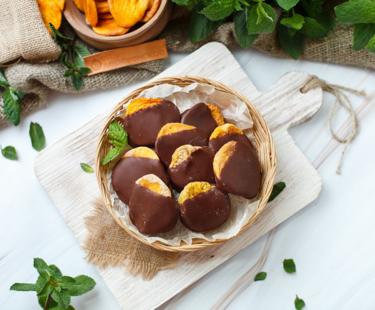 6329 Сушеный персик в молочном ремесленном шоколаде Вкусляндия 