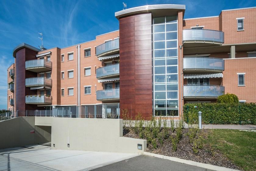 ALUSCALAE Балюстрада с одностворчатой ​​стойкой и алюминиевой панелью sun-id-1434988 - Вид №9