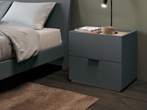 Деревянная прямоугольная тумбочка с ящиками