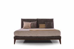 Двуспальная кровать из ткани с мягким изголовьем