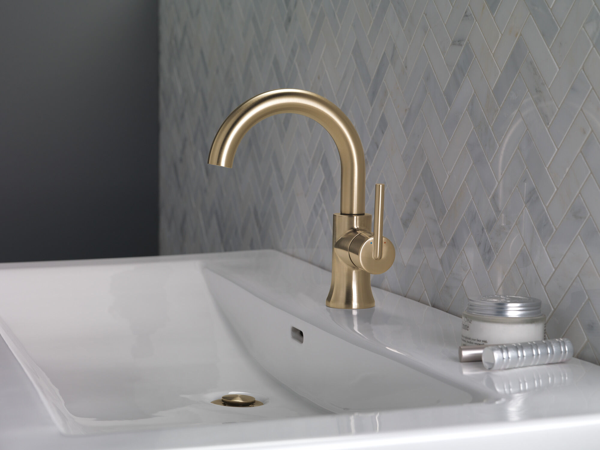 559HA-CZ-DST Смеситель для ванной с высокой дугой с одной ручкой Delta Faucet Trinsic Шампанское бронза  - Вид №7