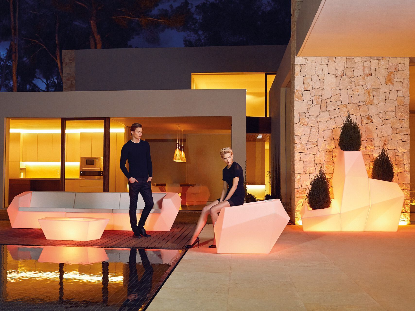 Полиэтиленовое садовое кресло с подлокотниками Vondom Faz ARCH-00102637 - Вид №2