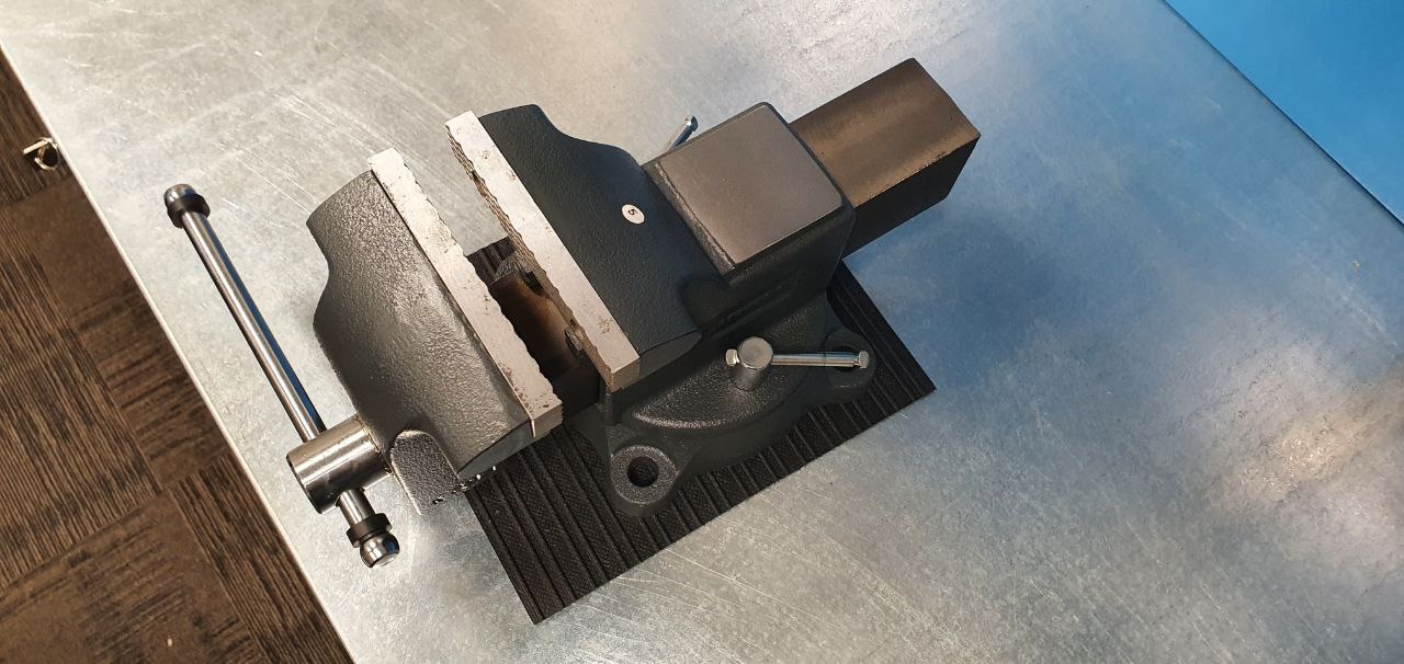 Тиски чугунные поворотные с наковальней Верстакофф M 125 BV-125 - Вид №6