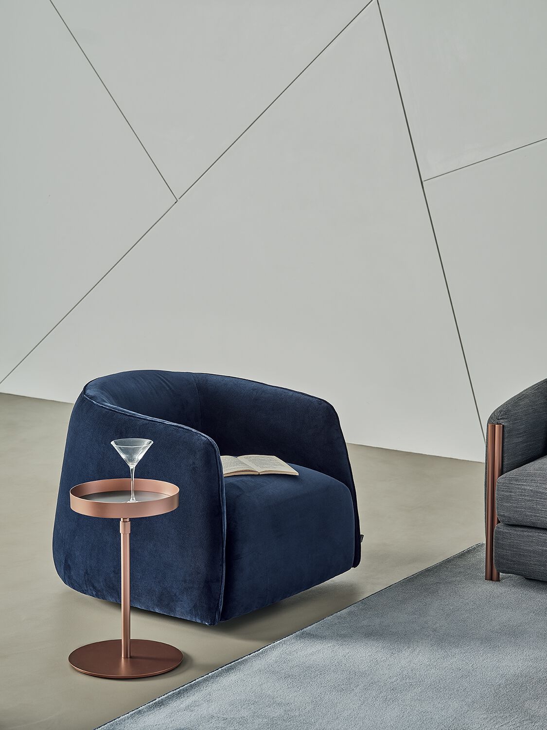 Тканевое кресло с подлокотниками Bontempi Casa KODI ARCH-00060527