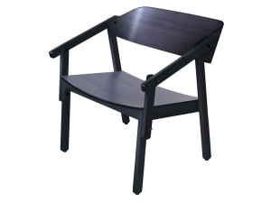 Деревянный стул с подлокотниками