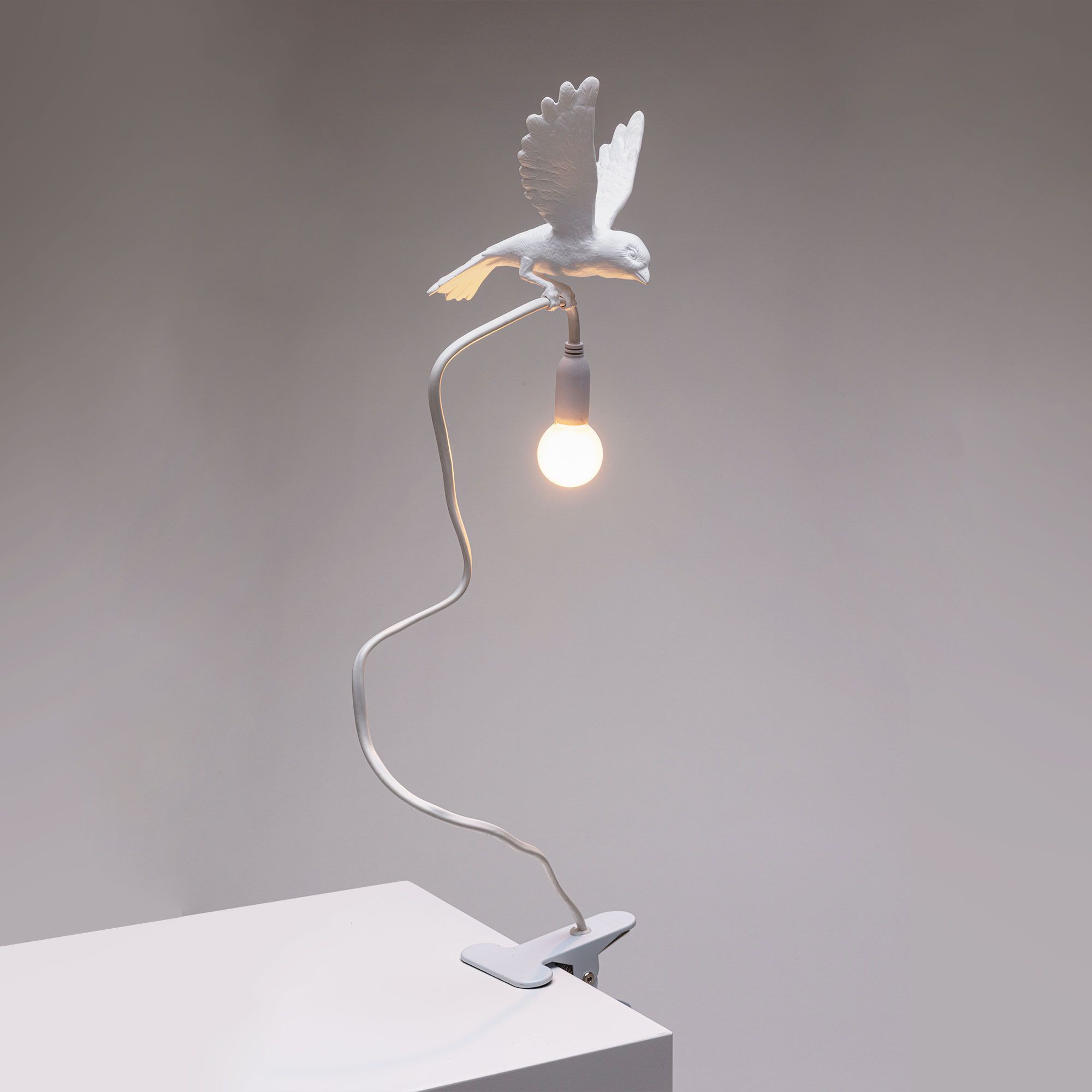 Светодиодная настольная лампа из смолы Seletti Sparrow Lamp ARCH-00108850 - Вид №3