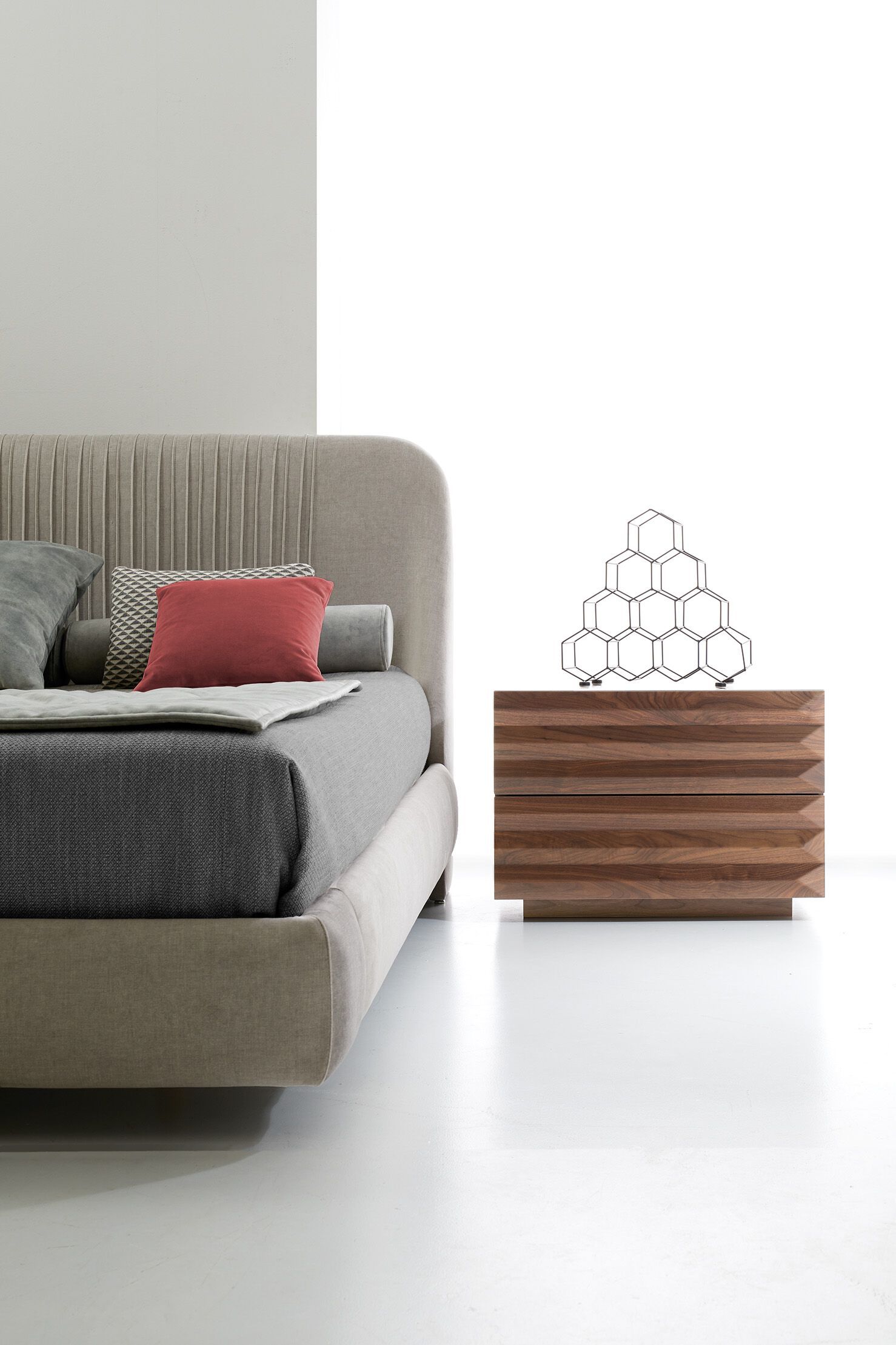 Тумбочка из грецкого ореха с ящиками Modesign Modi ARCH-00046862 - Вид №6