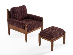 Тканевое кресло с подлокотниками