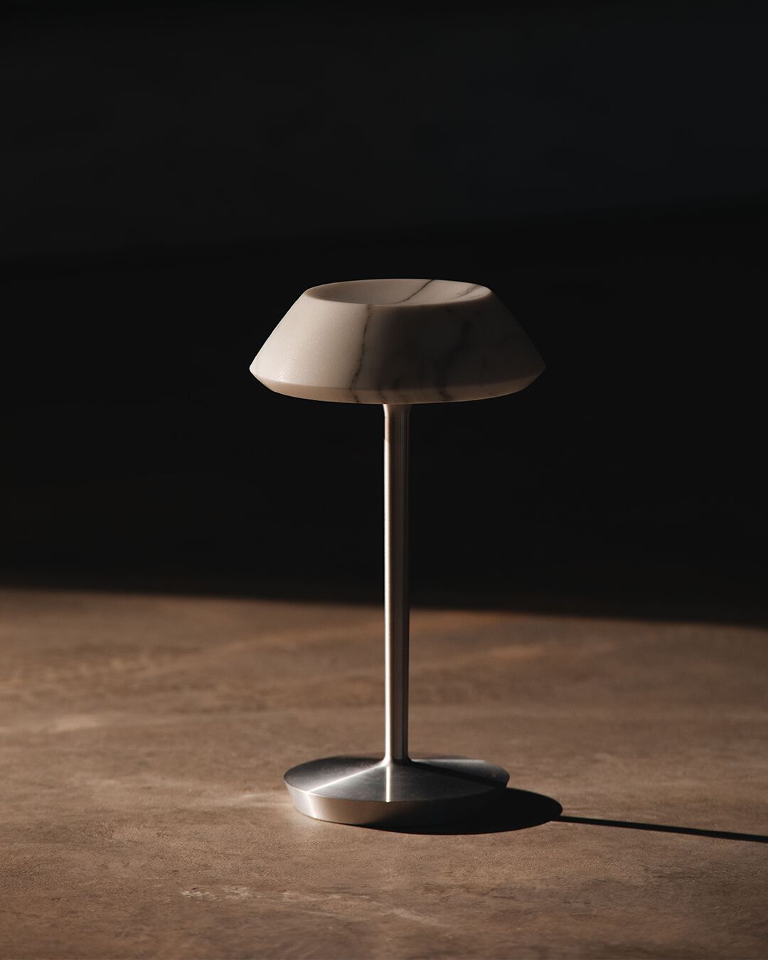 Мраморная перезаряжаемая настольная лампа Maami Home mini FIORE WHITE ARCH-00125319 - Вид №1