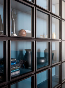 Деревянная витрина