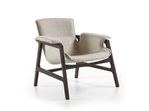 Кресло с подлокотниками