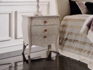 Прямоугольная тумбочка из массива дерева с ящиками