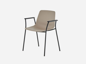 Полипропиленовый стул с подлокотниками