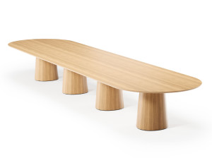 Деревянный стол