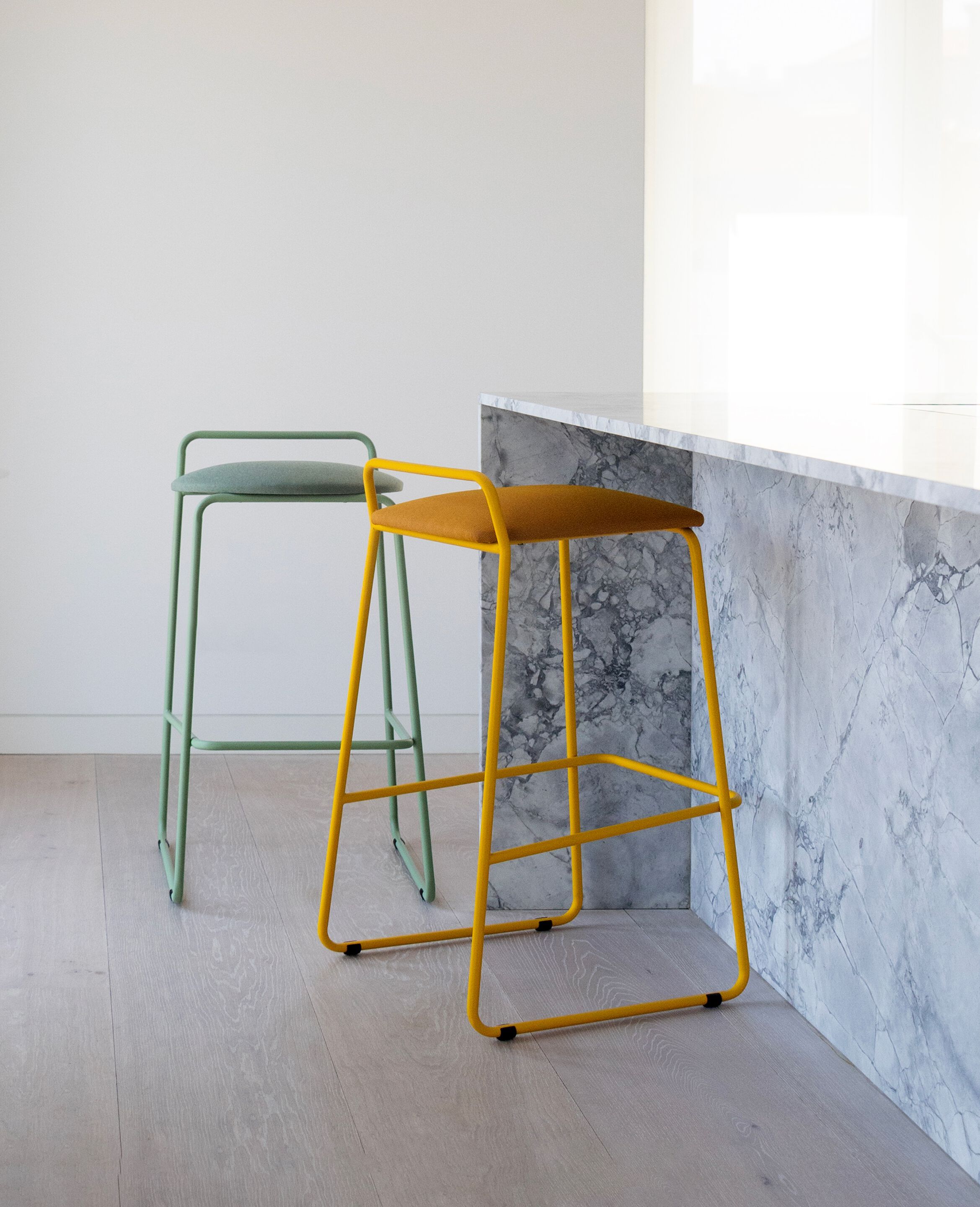 Высокий табурет с подставкой для ног Branca Lisboa Fio ARCH-00023637 - Вид №4