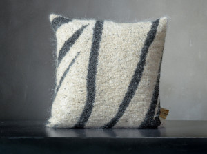Квадратная подушка из мохера
