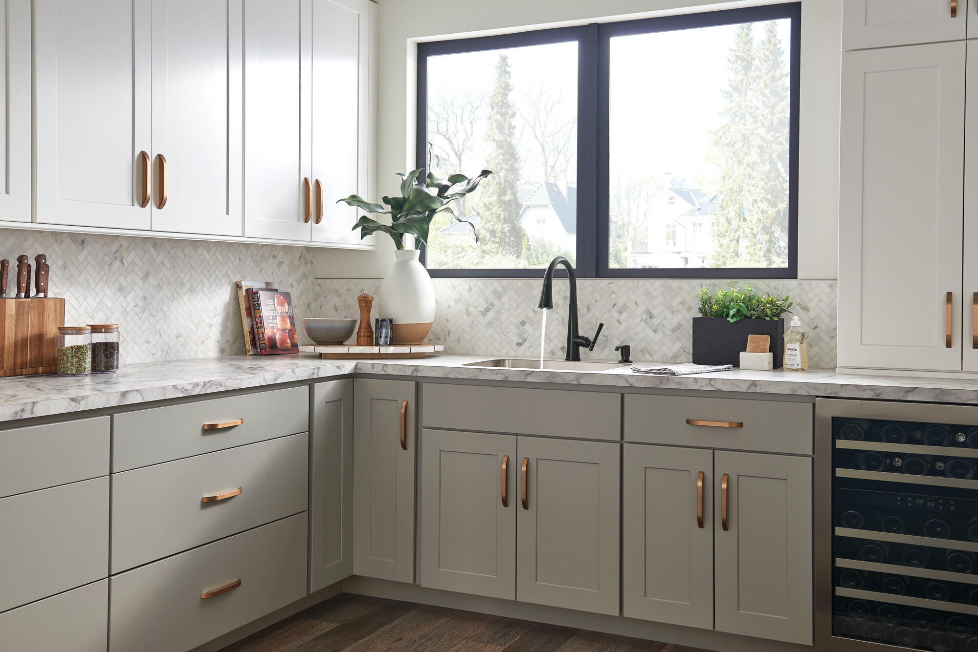 RP101188BL Дозатор мыла из металла Delta Faucet Emmeline Матовый черный  - Вид №8