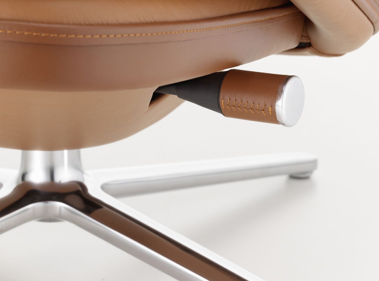 Кожаный спиц кресло с подголовником VITRA Grand Relax ARCH-00138583 - Вид №16