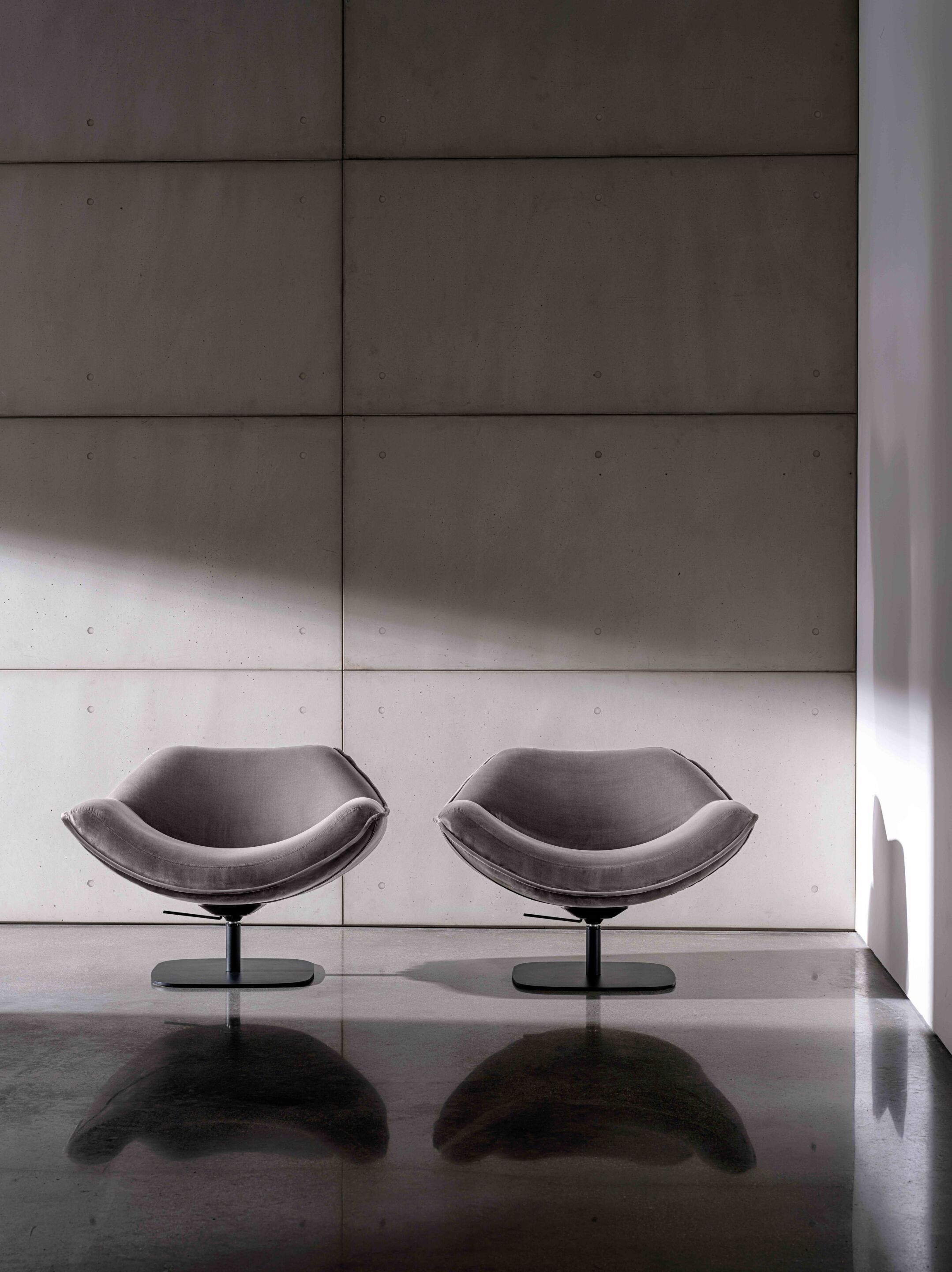 Тканевое вращающееся кресло с подлокотниками Sovet Italia ALISIA ARCH-00138950 - Вид №1