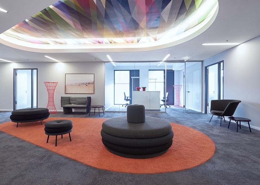 Richard Lampert Изогнутый диван из ткани Tom sun-id-1446355 - Вид №1