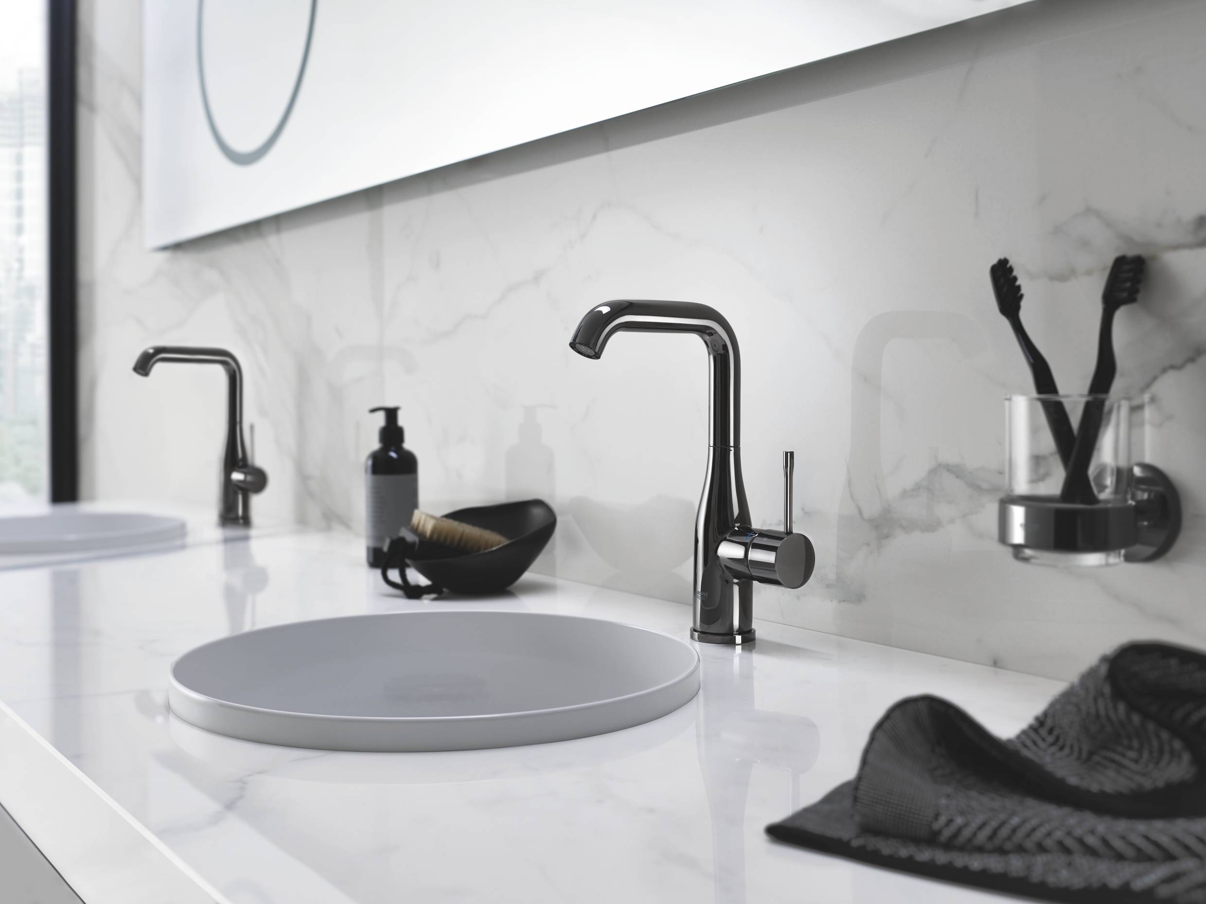 Смеситель для раковины GROHE Essence New с донным клапаном, L-Size, темный графит глянец (32628A01) - Вид №3