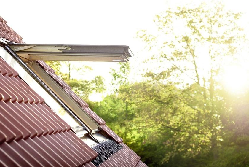 Velux Окно с ручным наклоном / поворотом Finestre da tetto a vasistas sun-id-1471849 - Вид №2