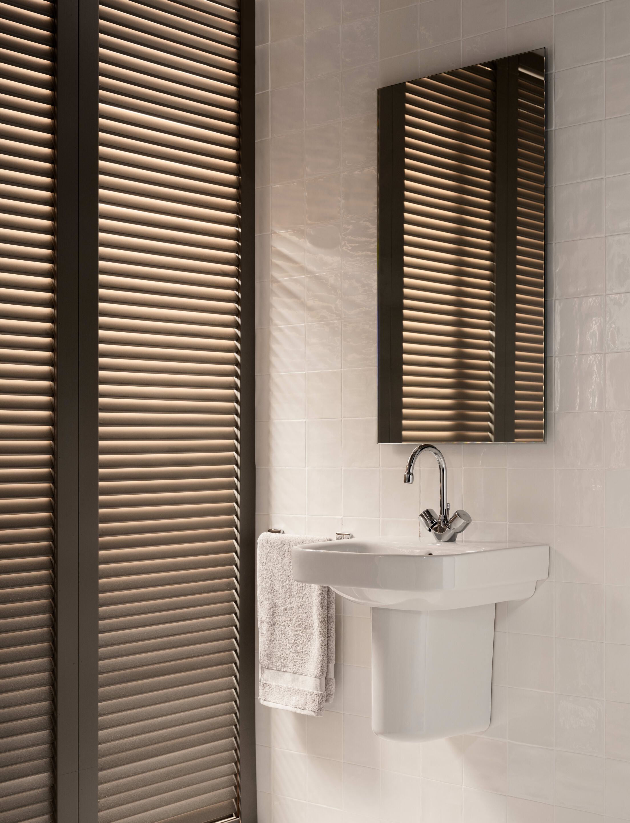 Смеситель для раковины с автоматическим сливом Roca Brava ARCH-00120552