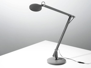 Регулируемая металлическая светодиодная настольная лампа