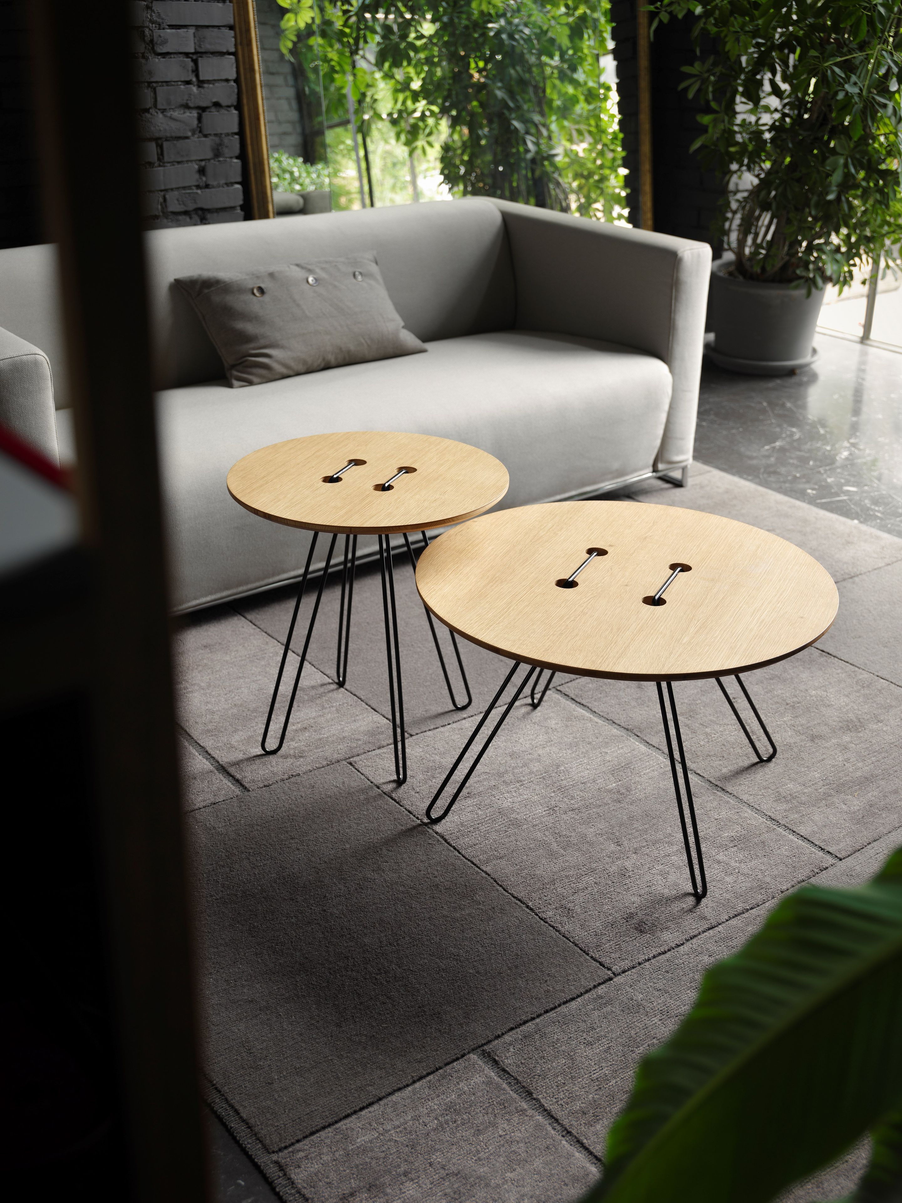 Высокий круглый журнальный столик из дуба Casamania & Horm Twine T ARCH-00086347 - Вид №5