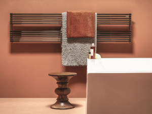 Настенный полотенцесушитель с горячей водой