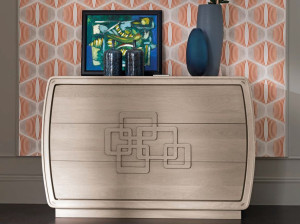 Деревянный комод