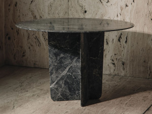 Мраморный стол
