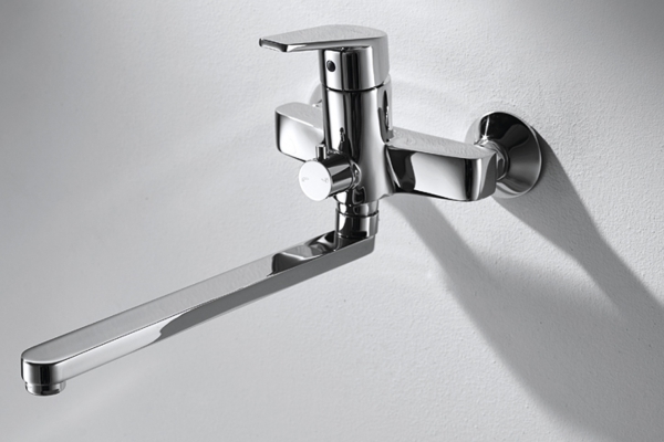 Смеситель для ванны длинный излив с аксессуарами LINE F65299C-LB-RUS bravat - Вид №1