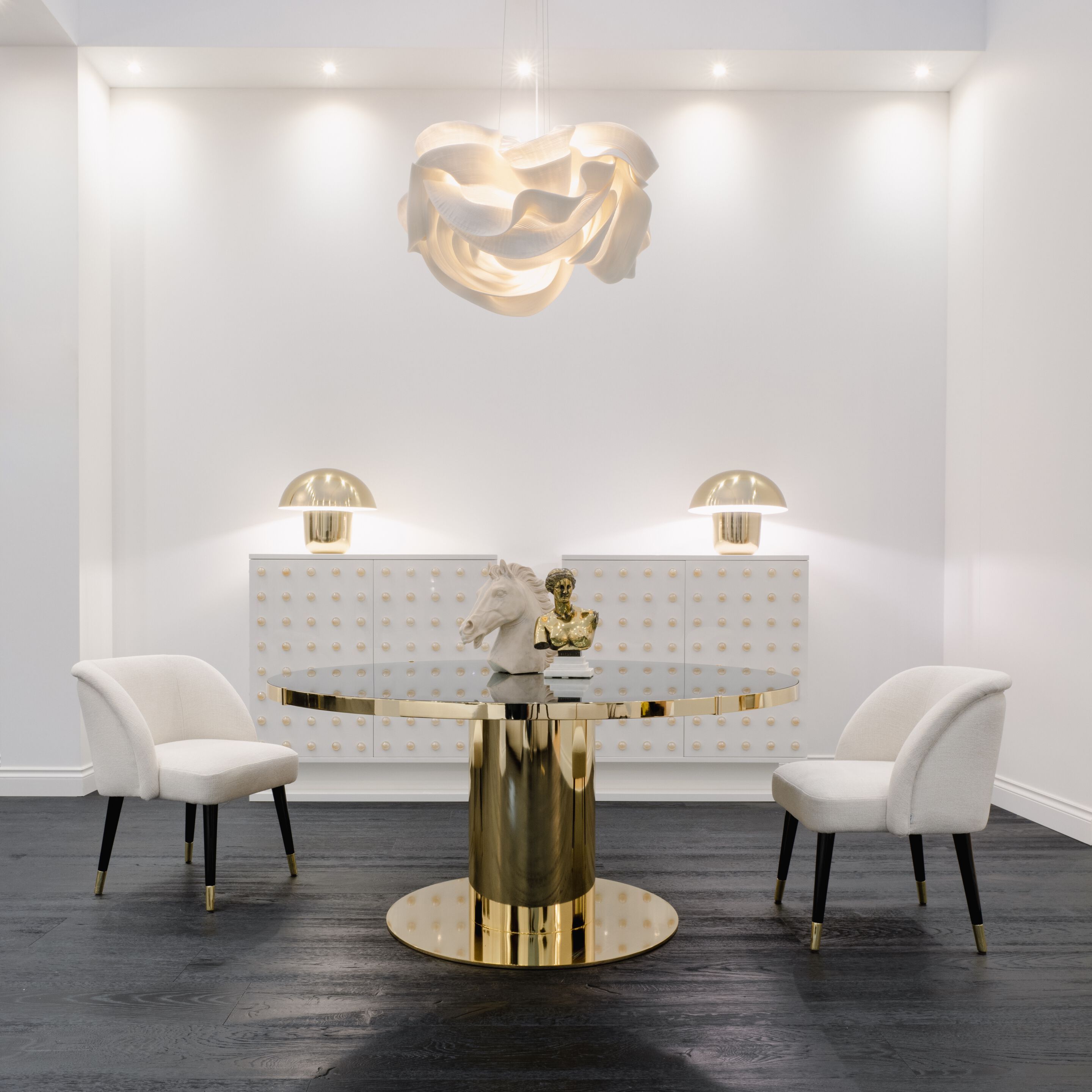 Круглый обеденный стол с латунным основанием и стеклянной столешницей DOM EDIZIONI CAROL ARCH-00072853